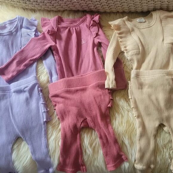 Baby Gap Lot of 3 Ribbed-Knit Rufflebutt Outfits, Size 0-3 month - Picture 2 of 4